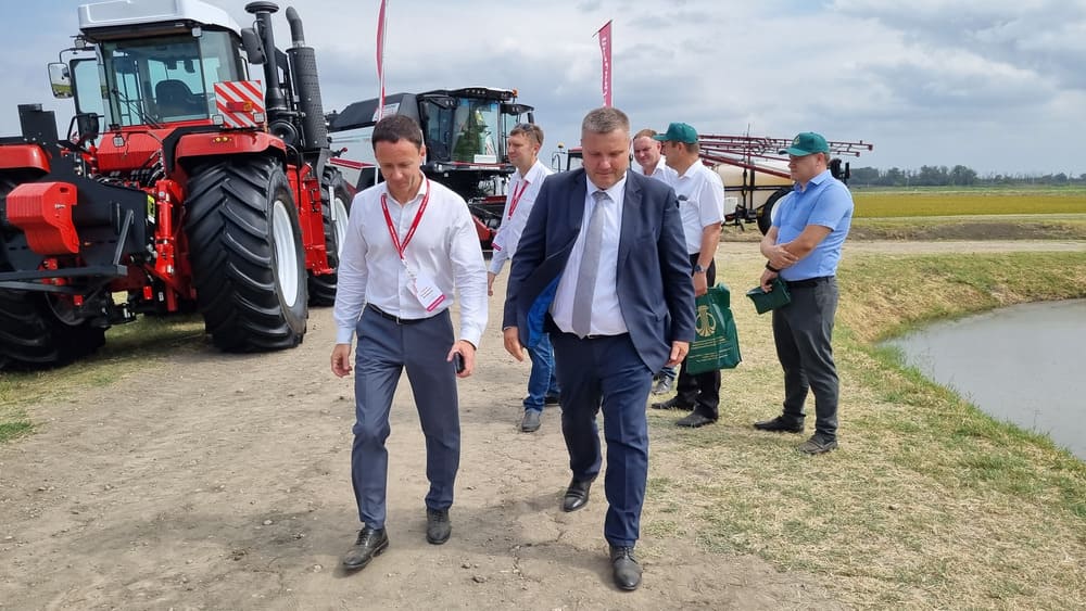 Ростсельмаш на Дне поля риса